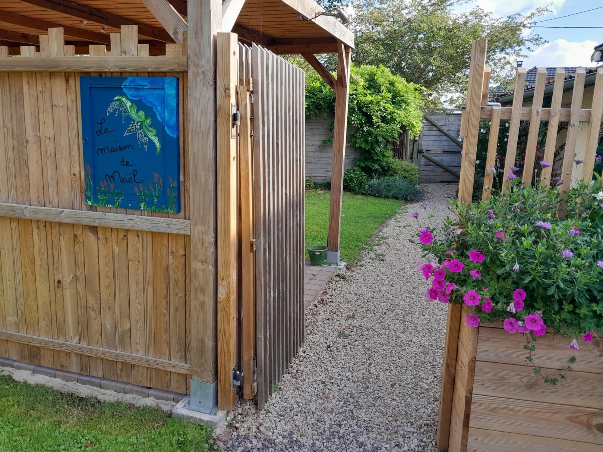 Le Paddock Du Val De Lys Hotell Blessy Exteriör bild