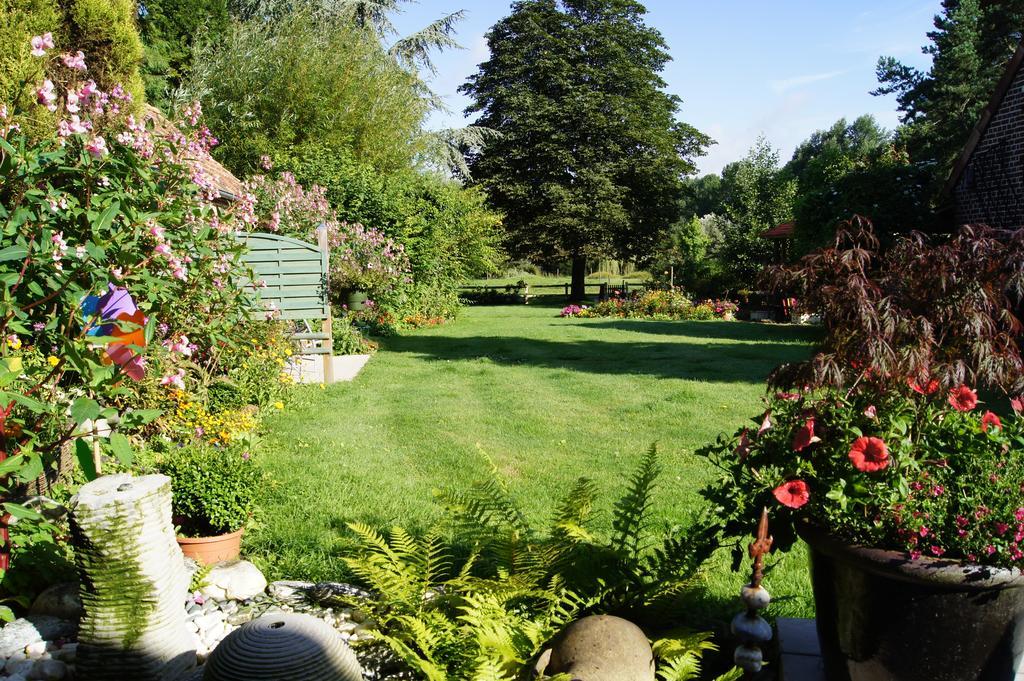Le Paddock Du Val De Lys Hotell Blessy Exteriör bild